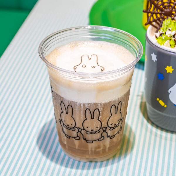 おばけミッフィーのふわふわホイップラテ