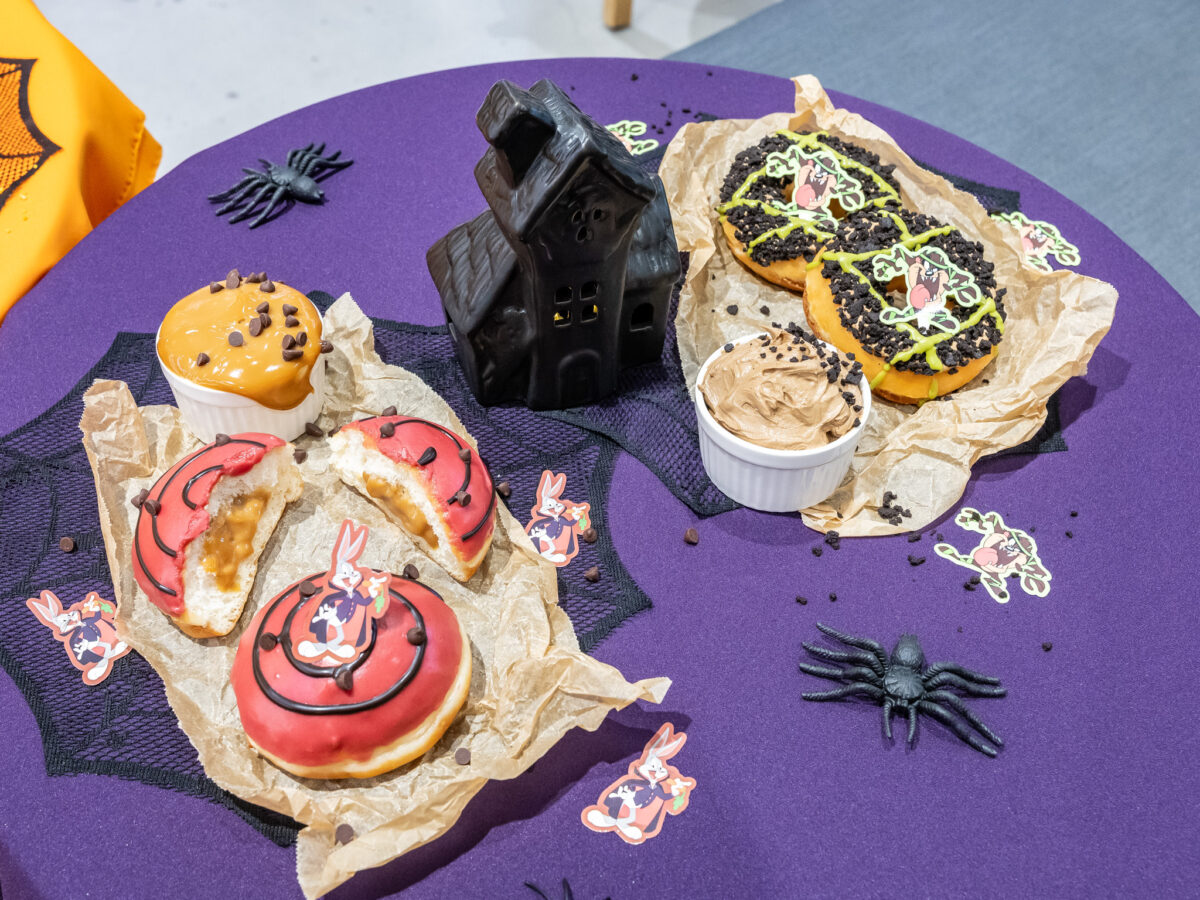 クリスピー・クリーム・ドーナツ×ルーニー・テューンズのハロウィン限定ドーナツ