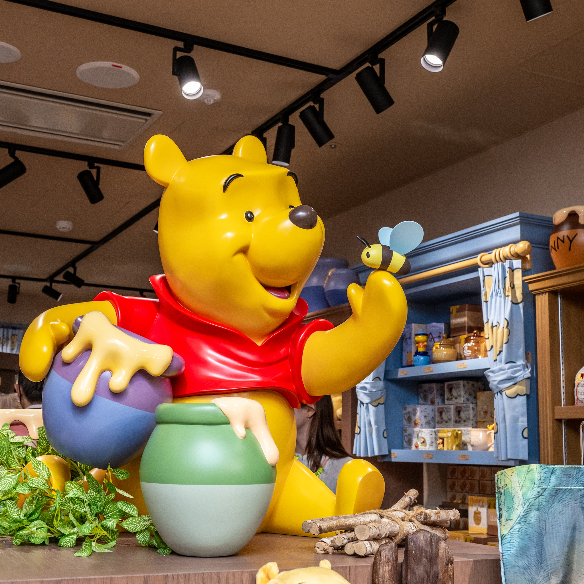 まるでプーさんのおうち！マリモクラフト「The POOH SHOP 東京駅 by