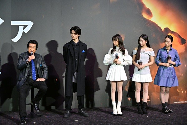 吹替版上映イベントでトークする藤岡弘、さんら登壇者