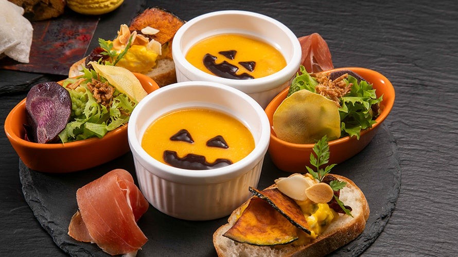 顔のデコレーションを取り入れたスイーツランチの料理イメージ