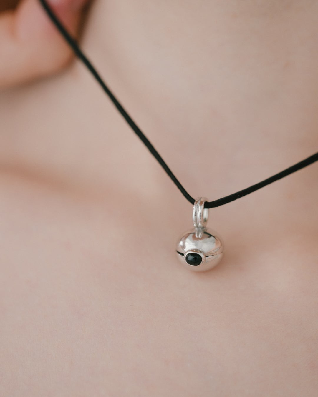 RELIC Locket／ONYX