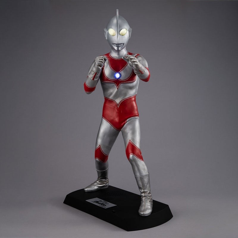 Ultimate Article 帰ってきたウルトラマン 完成品フィギュアの全身と台座