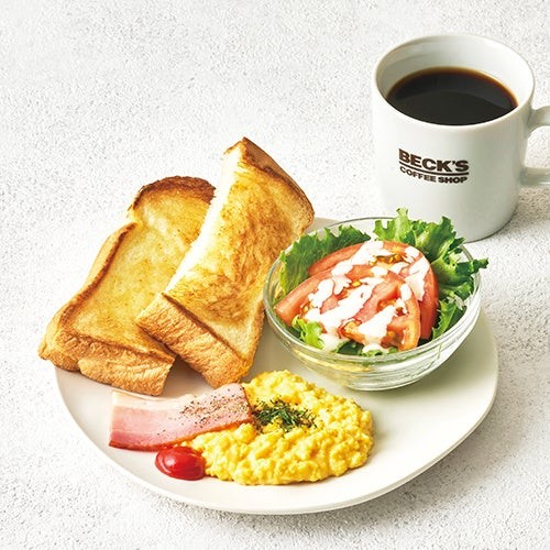 スクランブルベーコン＋ミニサラダ＋北海道バタートーストのモーニングセット