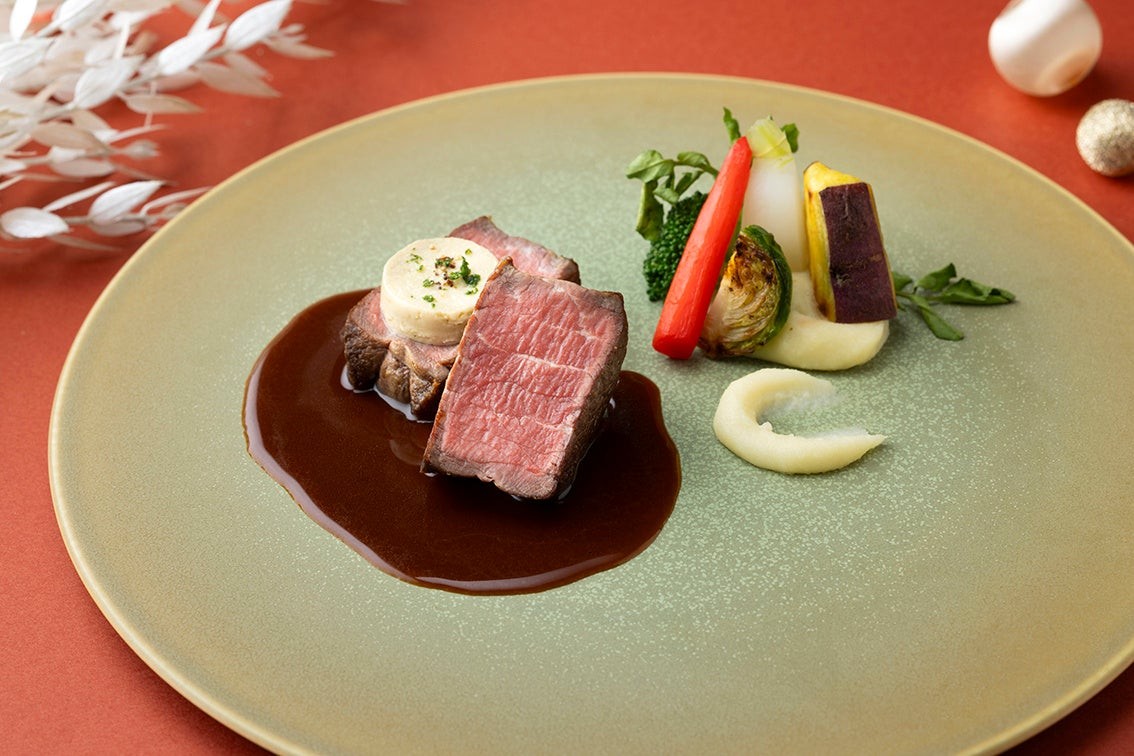 クリスマスランチ 牛フィレ肉のステーキとフォワグラバター
