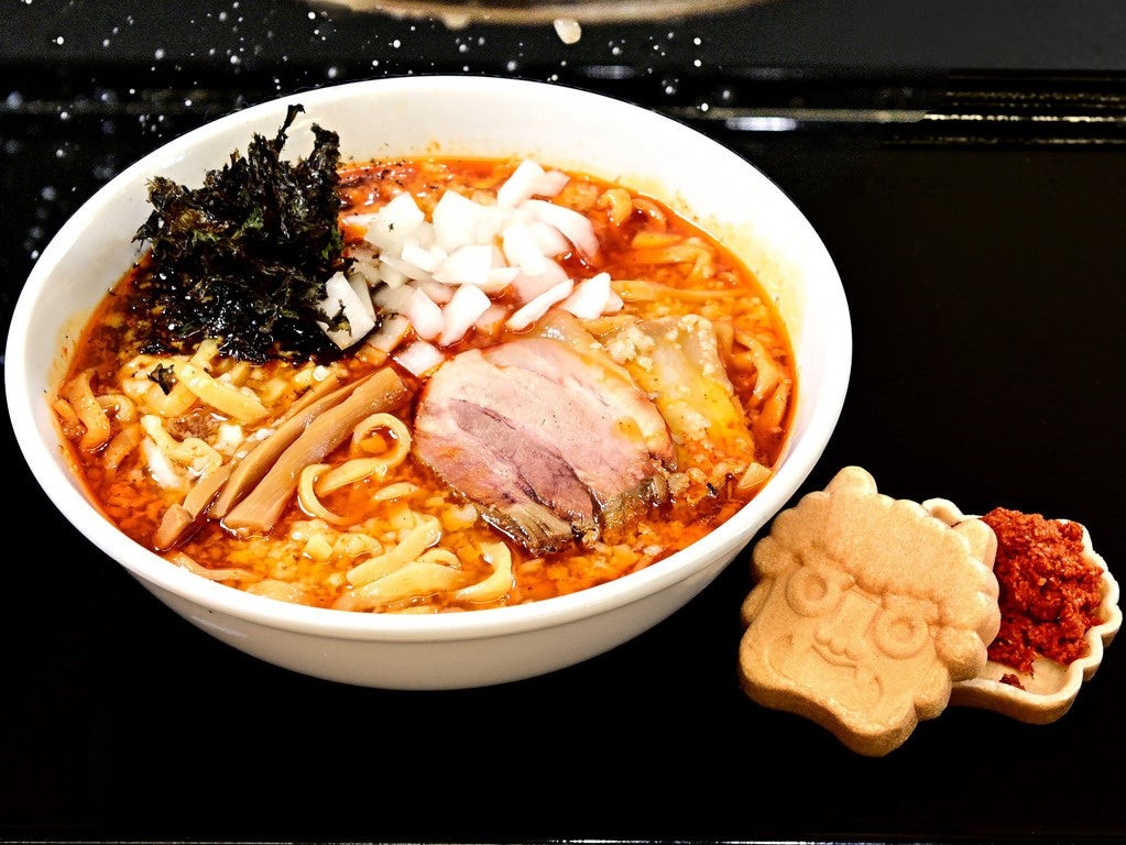 酒呑童子ラーメン〈燕背脂 ラーメンの辛味入り〉