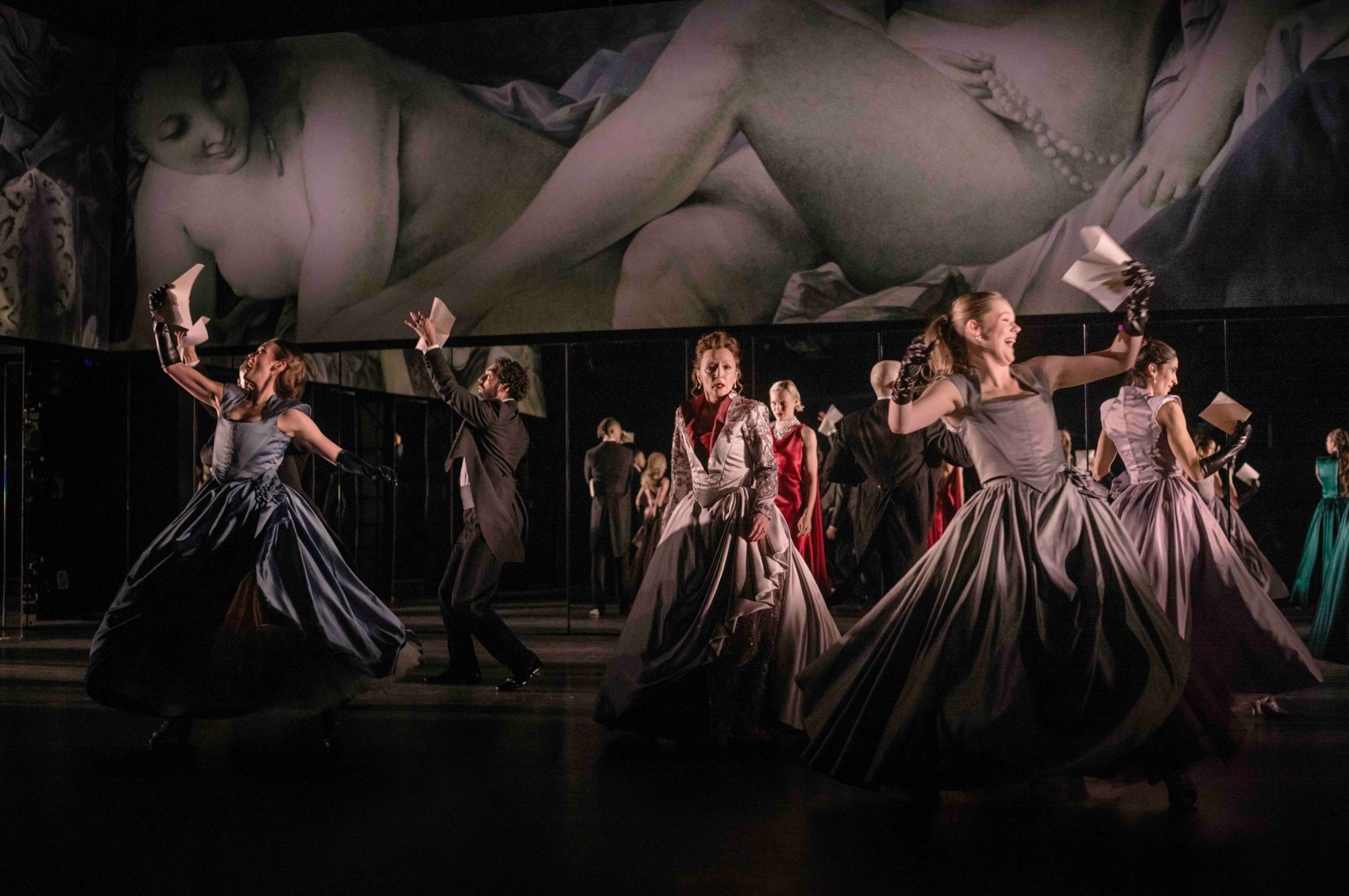 NTLive『危険な関係』の舞台写真
