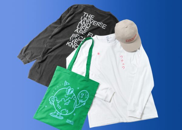 26AWコレクション第一弾のロングTeeとトートバッグ、キャップの集合写真