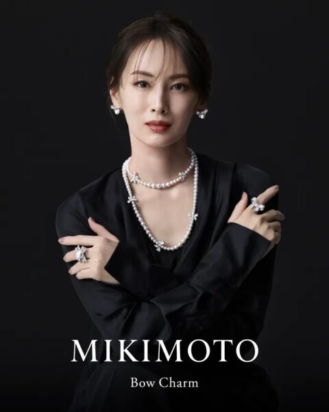 北川景子さんが着用した「Bow Charm」新広告ビジュアル