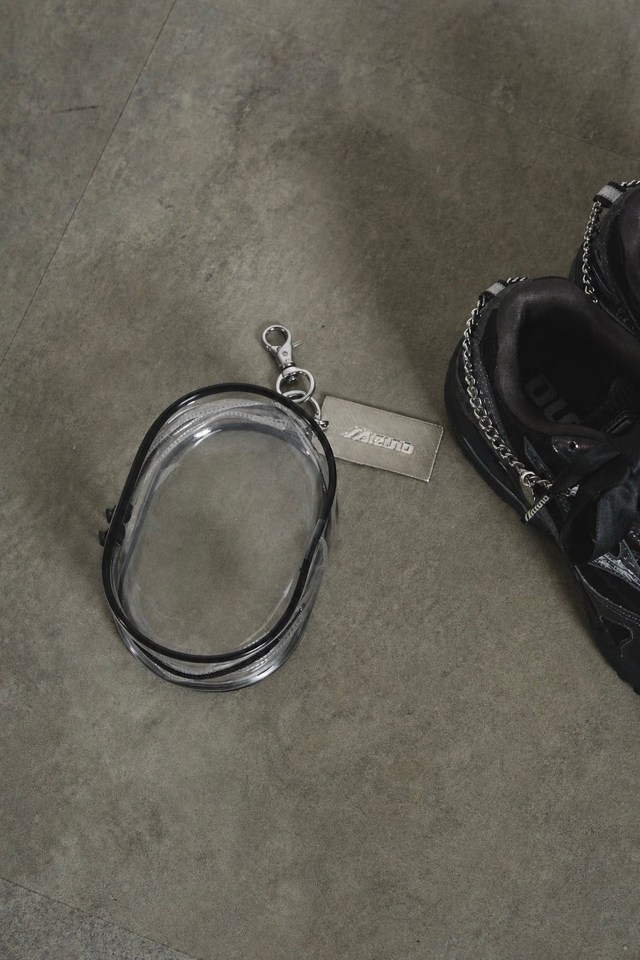 購入者特典のオリジナルクリアポーチとmizuno WAVE RIDER 10 "JEWELS PACK"ブラックカラー