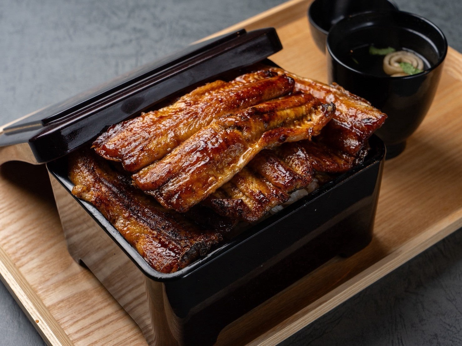 関西風の鰻を使ったうな重
