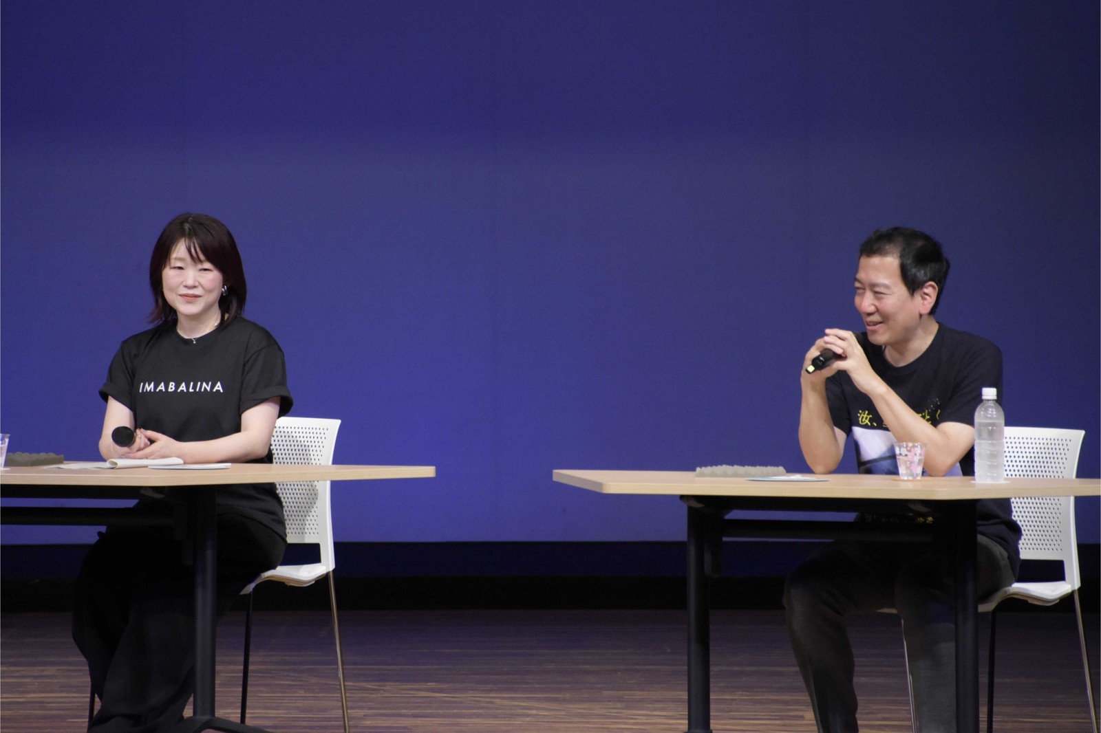 記念講演会に登壇した凪良ゆうさんと河北壮平さん