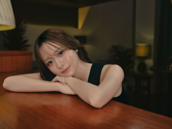 森香澄さんが出演するLINKAの新CMビジュアル