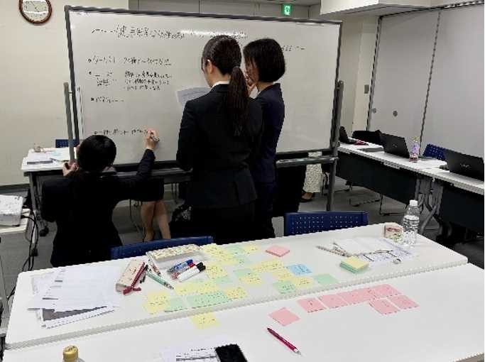 パーサーによる商品コンセプト設計の様子