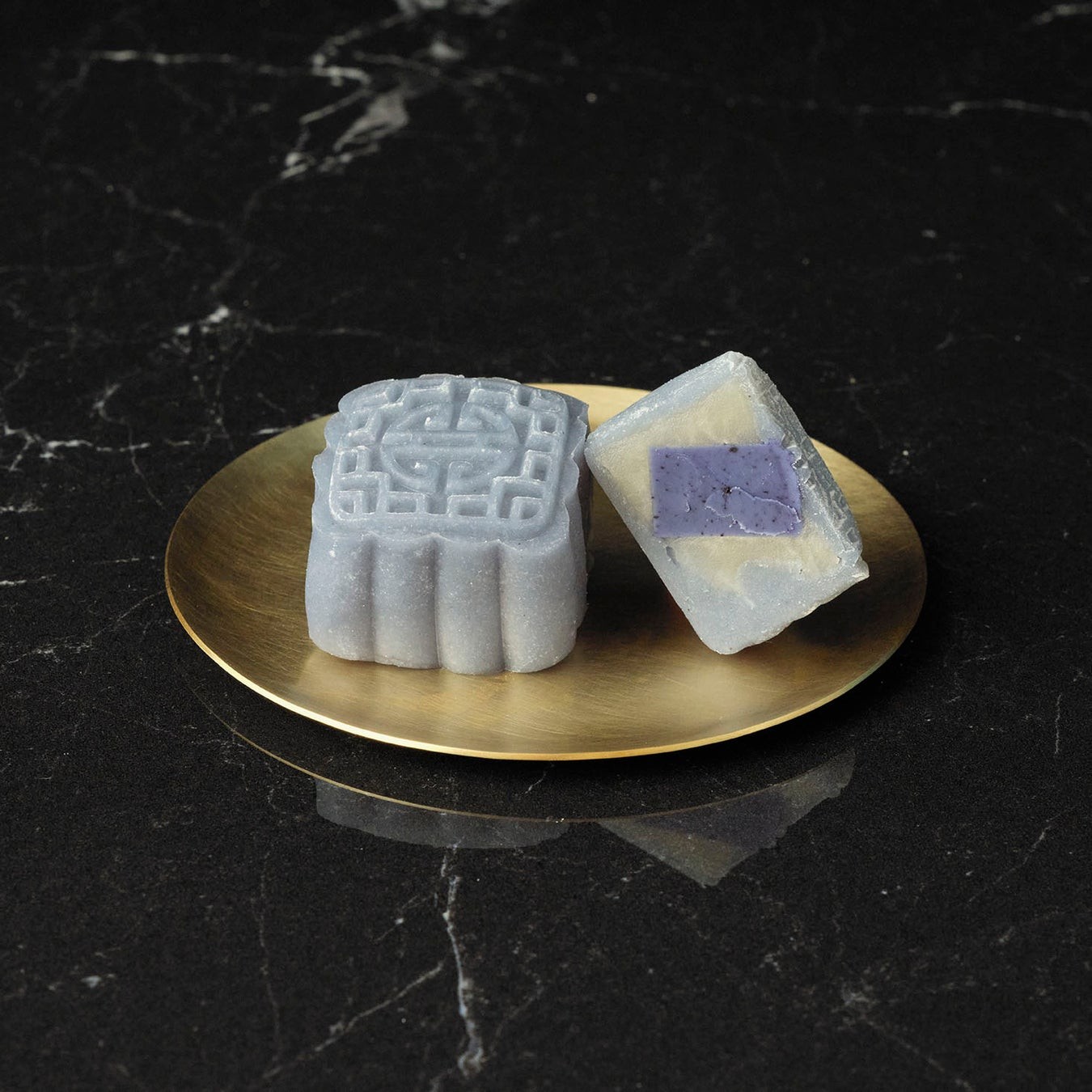 「寿」ブルー生チョコ×白練りあん