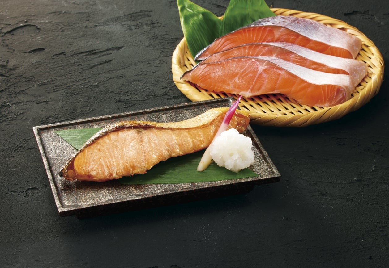 青森サーモン切身 甘塩仕立て（個包装）と焼き上げイメージ