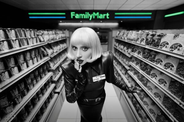 ファミリーマート新CM「ファミマではたらく？」篇