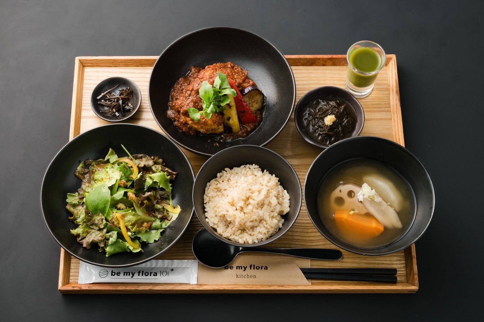 豆腐と鶏ひき肉のトマトデミグラスソースハンバーグのセット