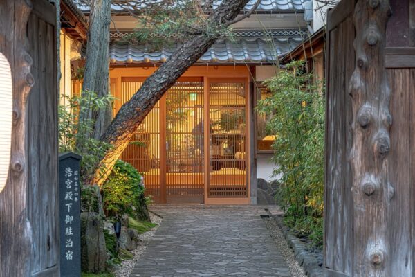 丹波篠山 近又の門から見た玄関