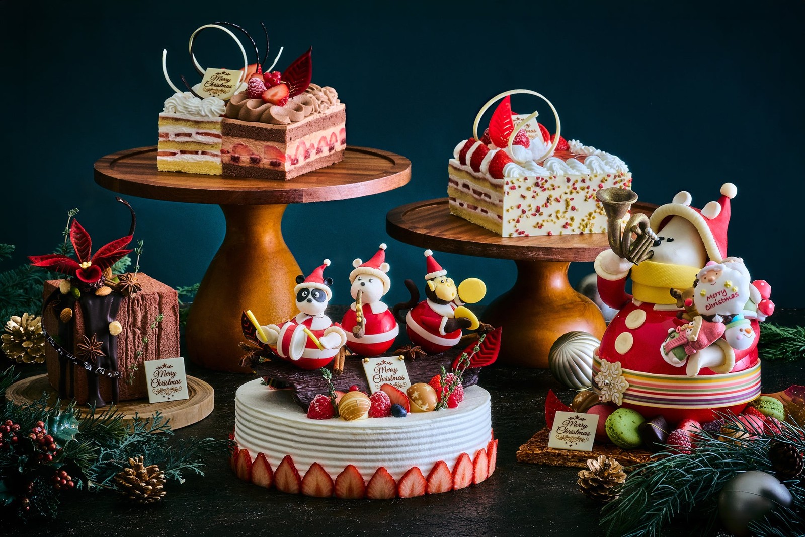 品川プリンスホテルの2026年クリスマスケーキ“森の音楽隊”“ホワイトベア・シンフォニー”など5種の集合写真