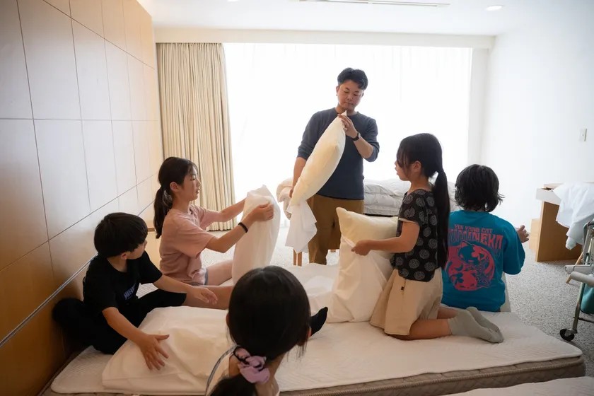 職業体験（ベッドメイキング）の様子