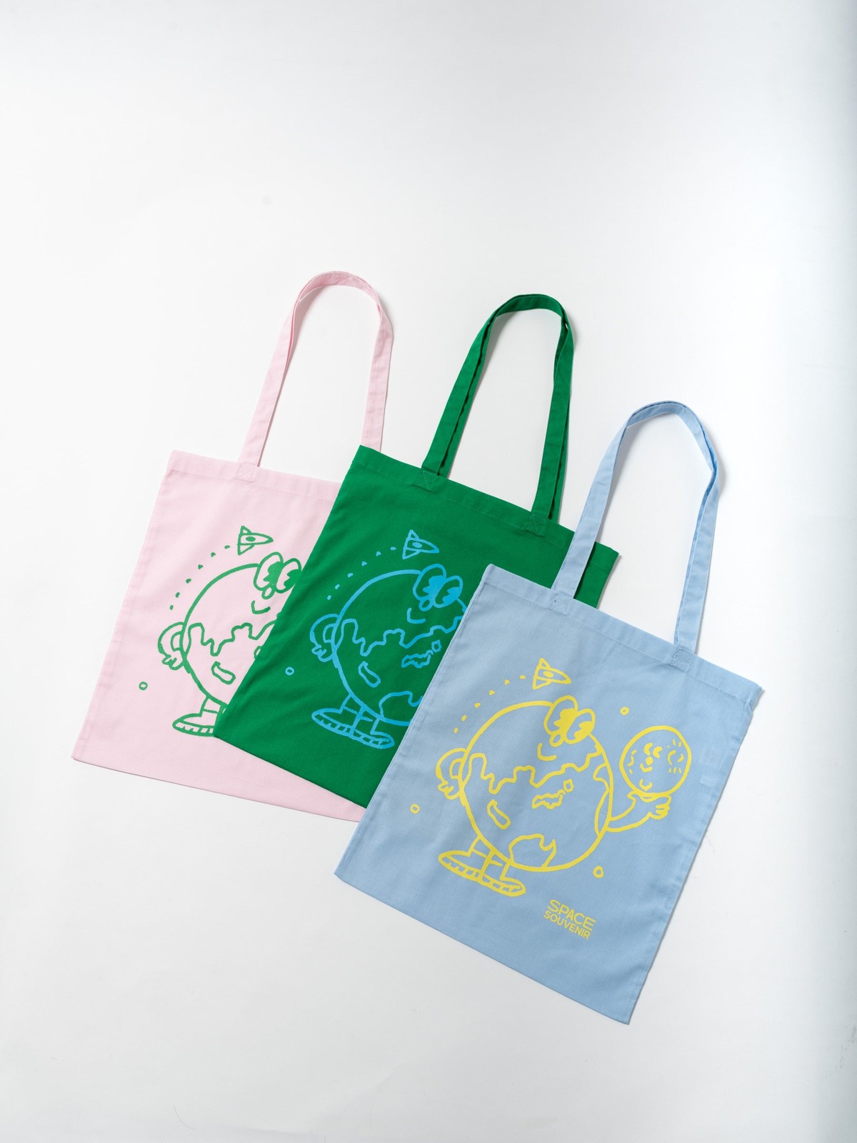 地球くん「友達は月」Toteのカラー展開