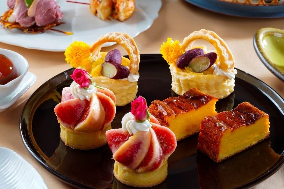 秋の味覚を華やかなスイーツに