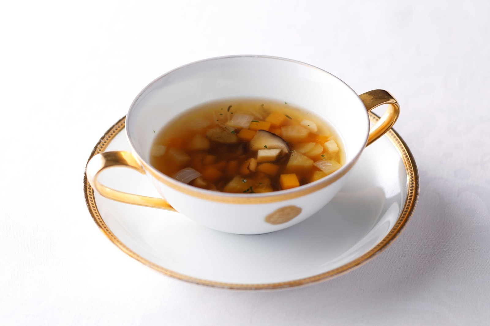 茸と秋野菜のコンソメスープ