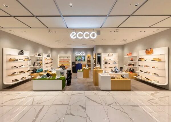 ECCO名古屋栄HAERA店の店内