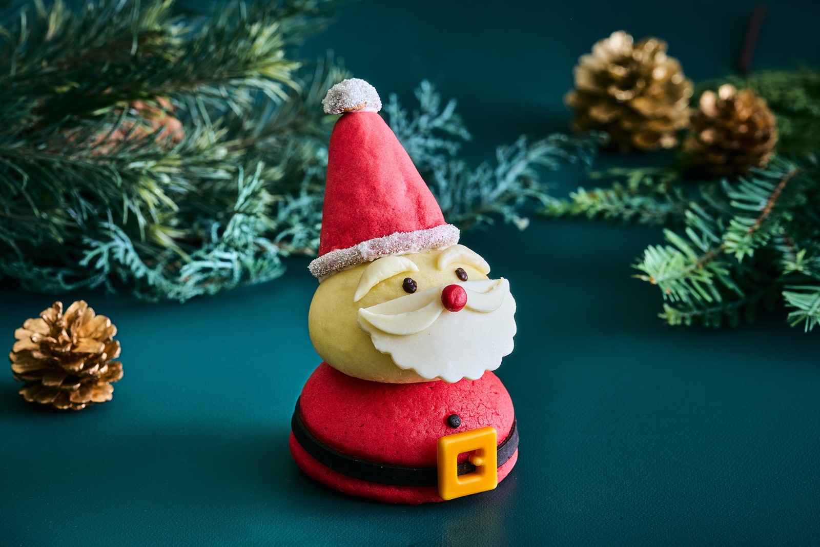クリスマスブレッドのカドー・デュー・ペール・ノエル、サンタクロースをモチーフにしたパン