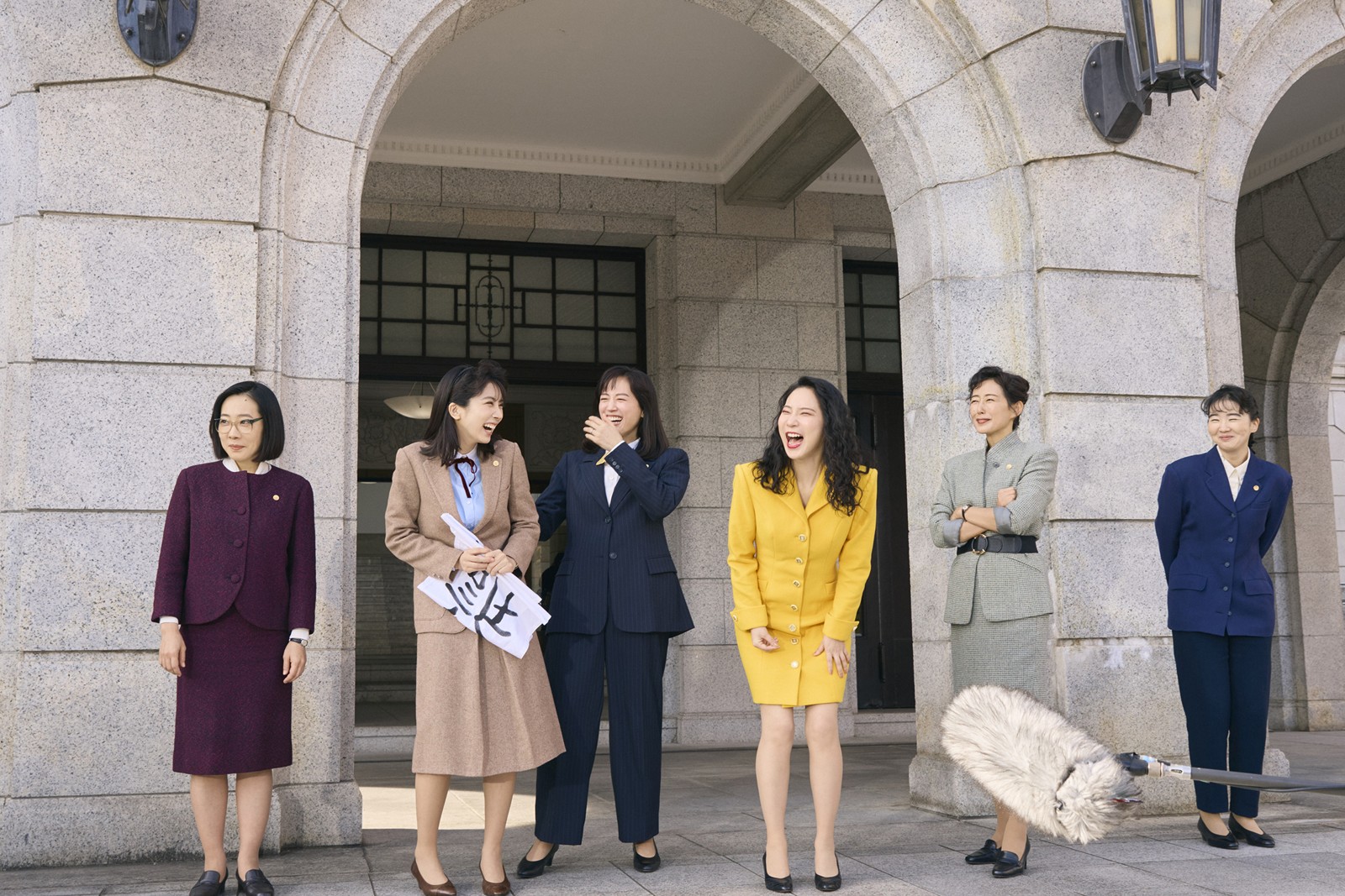 弁護団を演じたキャスト陣のメイキングカット