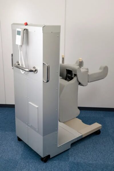 立ち上がり介助ロボット「すくっとたてる(R)」
