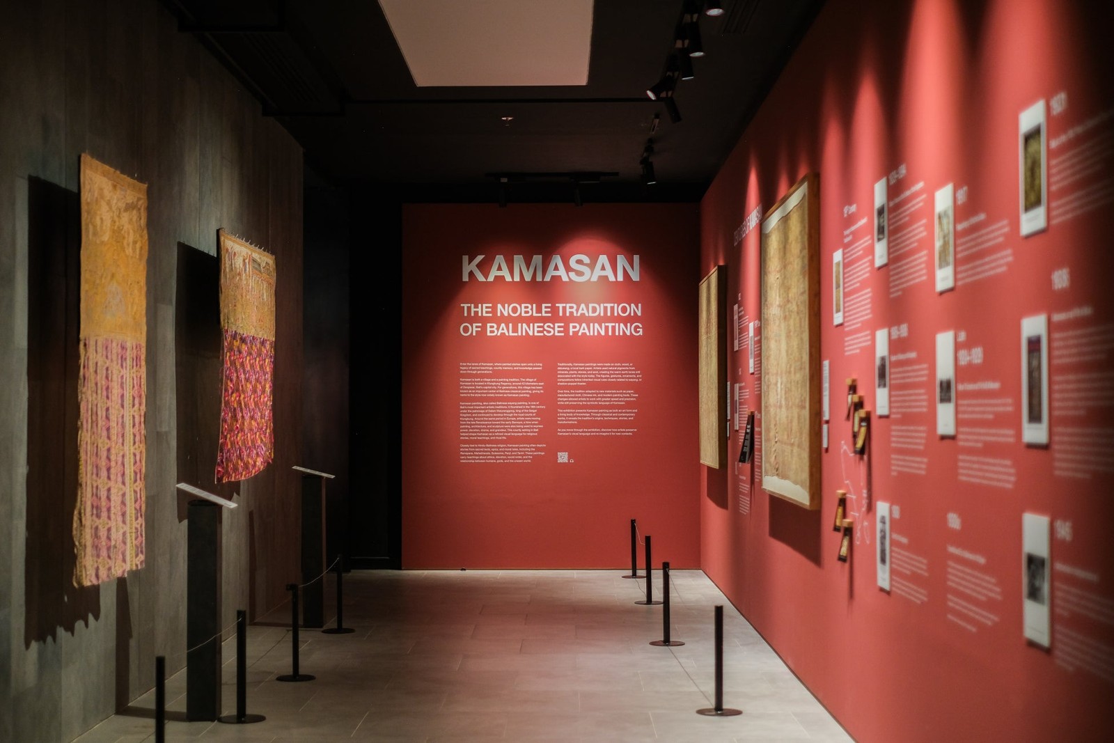 「カマサン:バリ絵画の気高き伝統」の展示風景