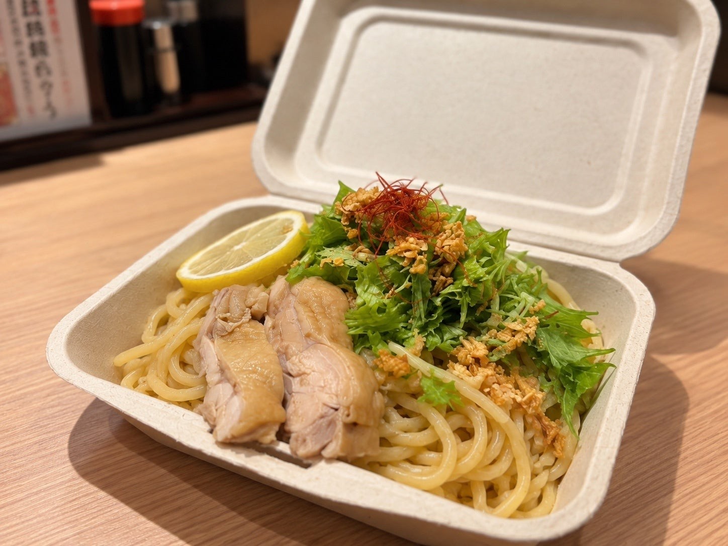 テイクアウト容器に入った「NOBUNAGA流 油そば」