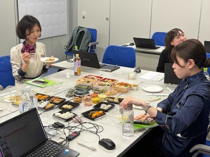 食材選定・検討の様子