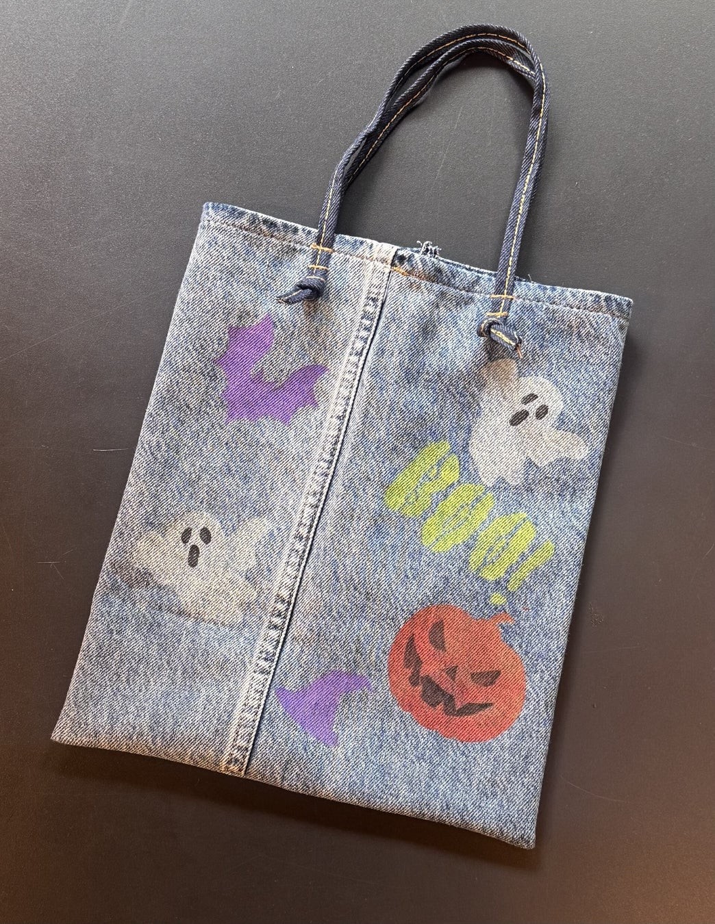 ハロウィンデザインを施したデニムのミニトート