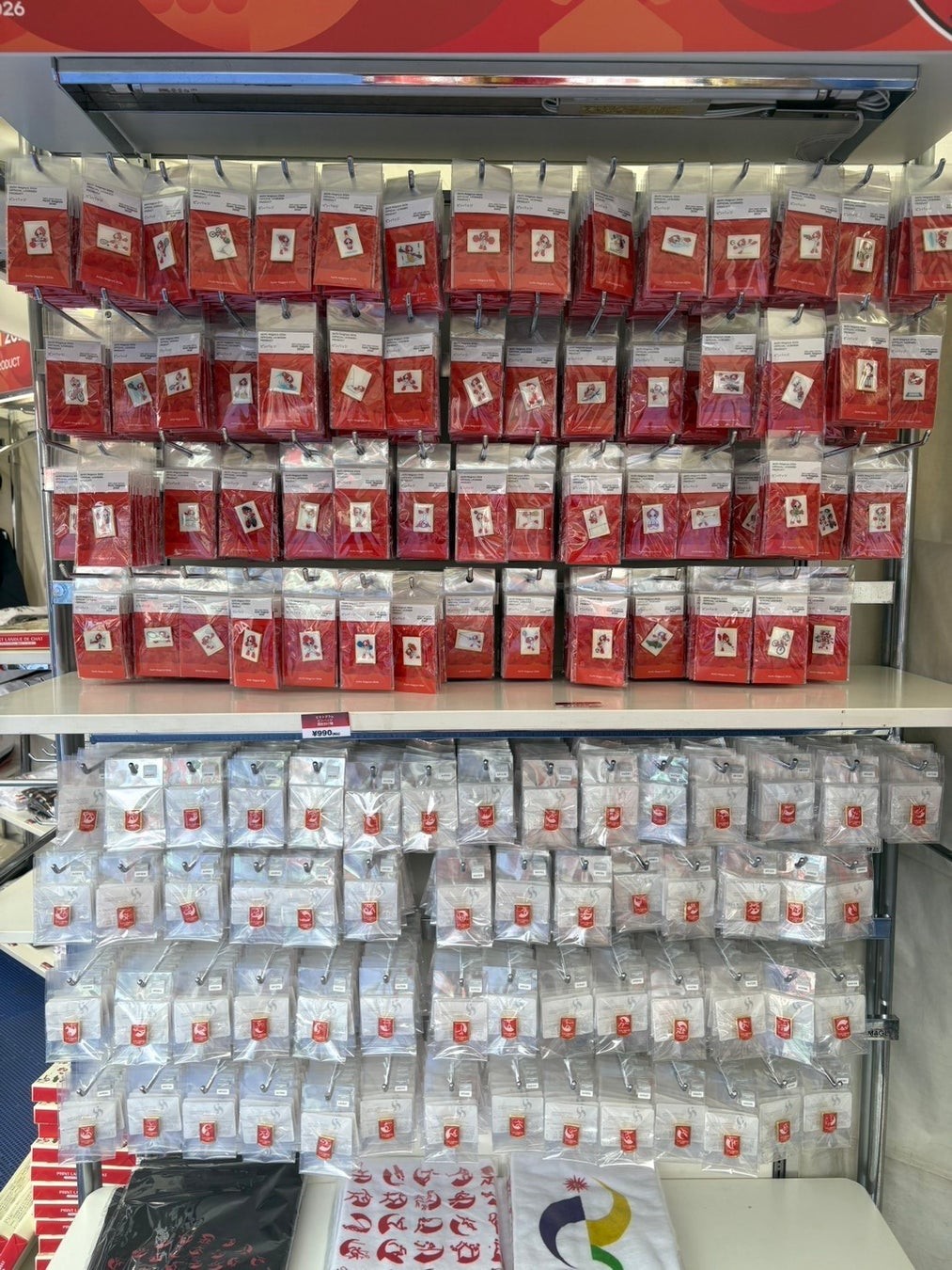 ピンバッジの陳列棚