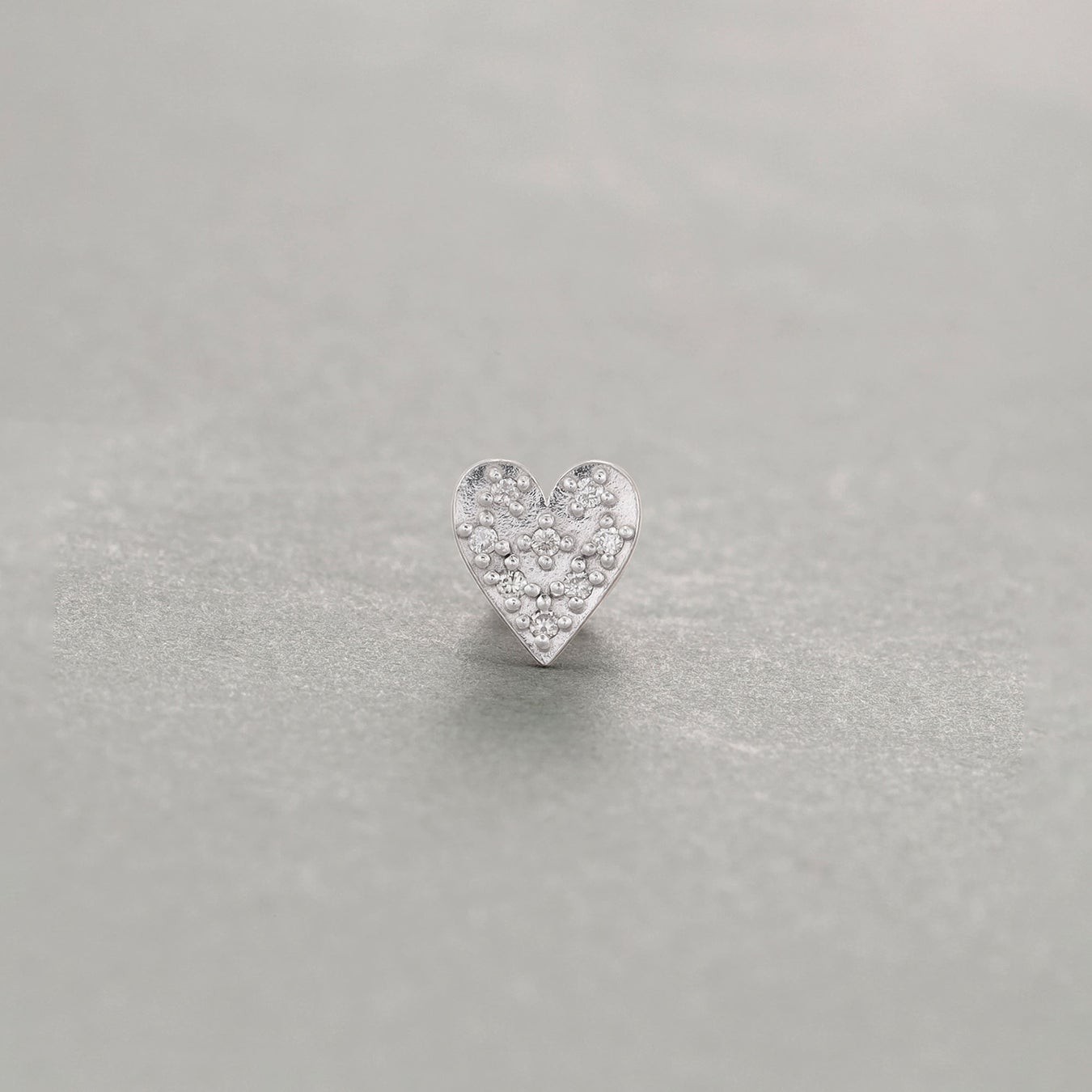 シングルピアス BIG LOVE white