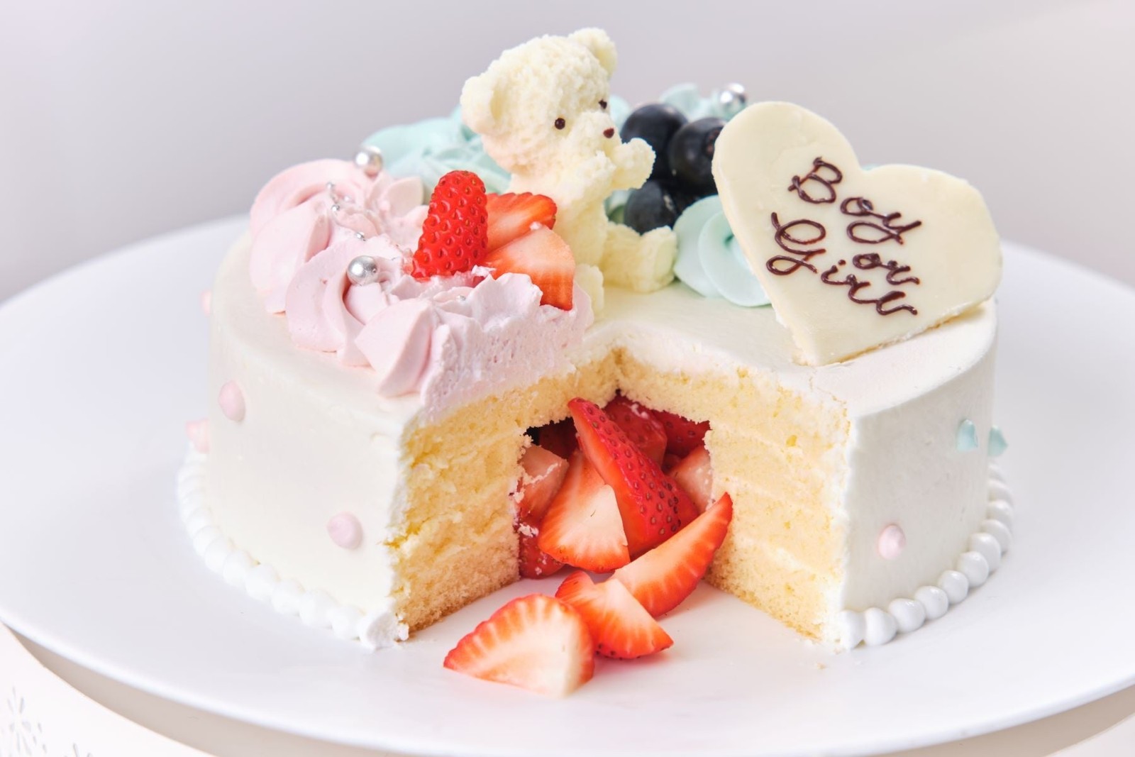 ジェンダーリビールケーキ(女の子の場合のいちご)