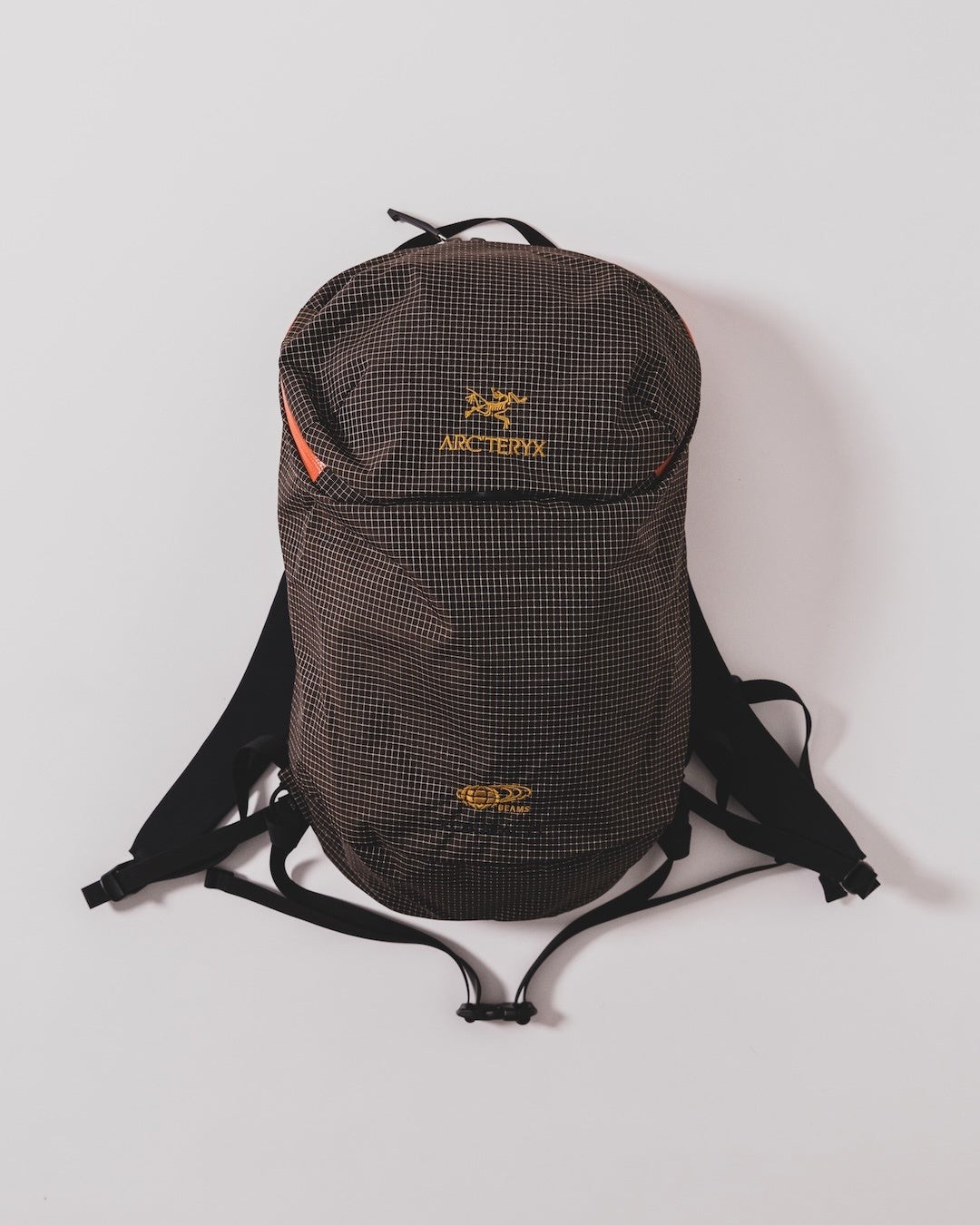 KONSEAL 15 BACKPACKのフロントフラットレイ