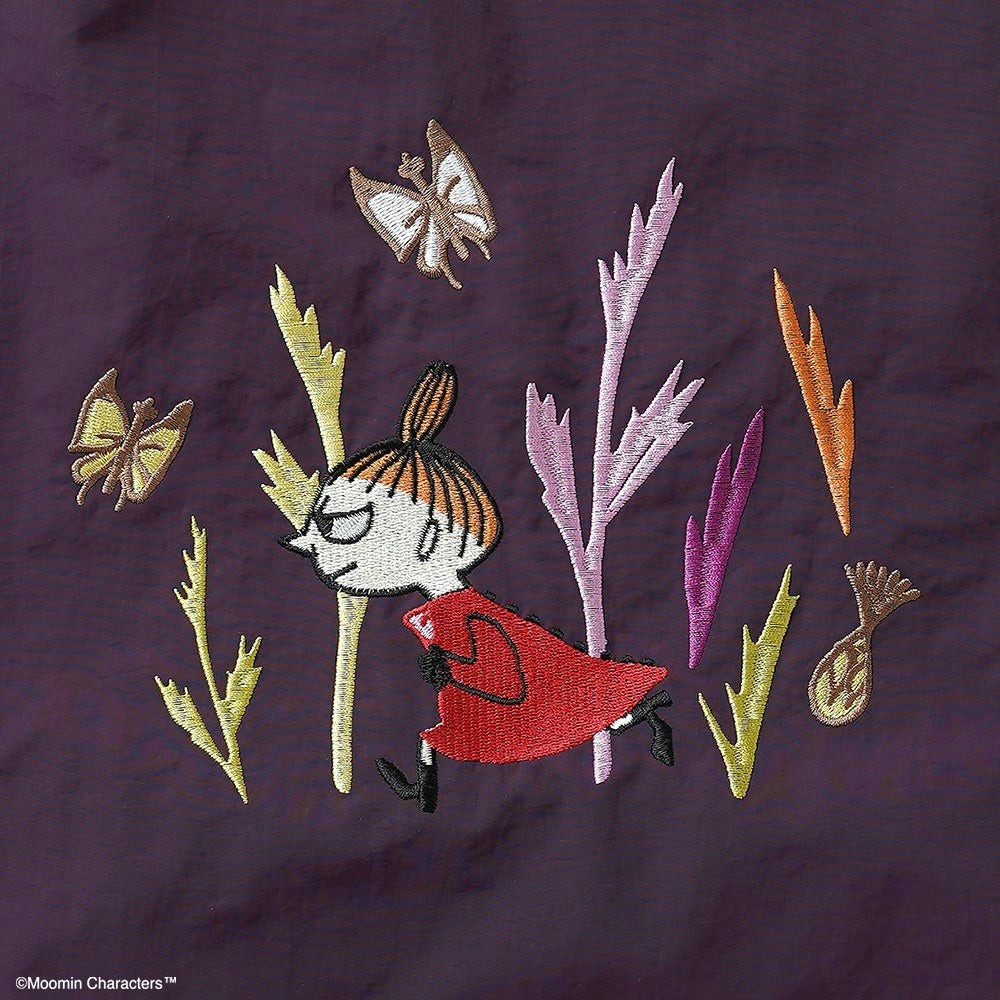 草花の中を歩くリトルミイの刺繍