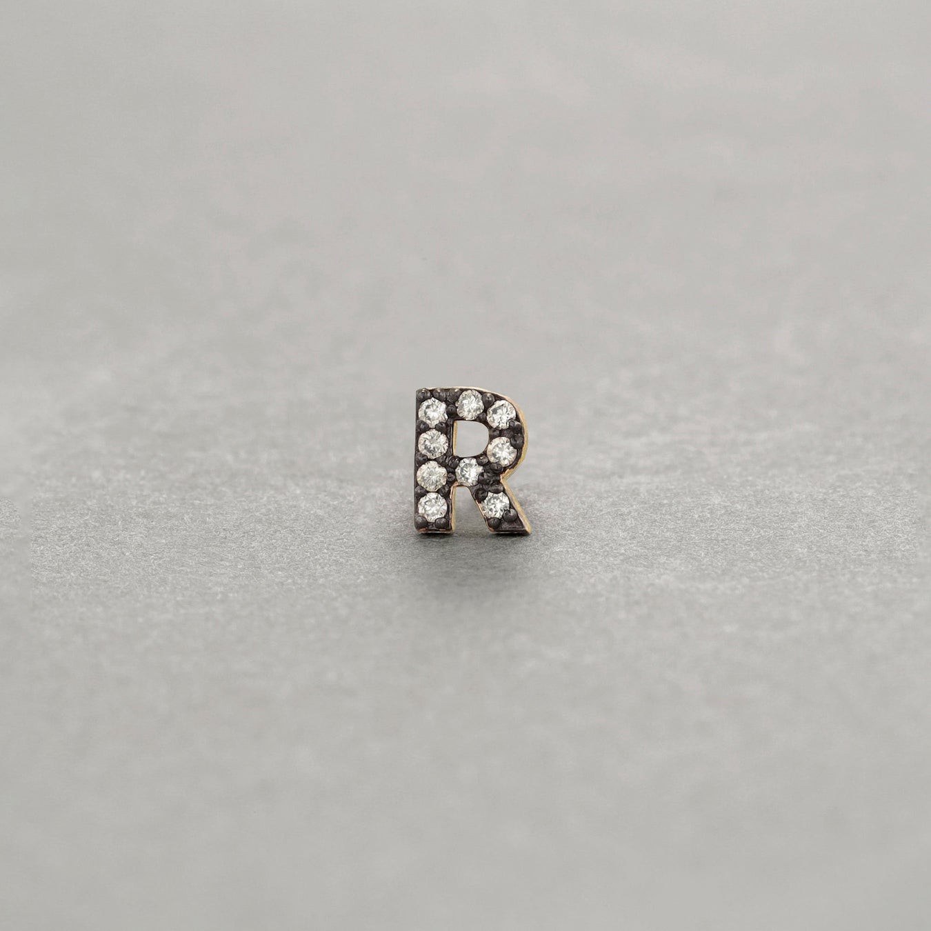 シングルピアス A-Z