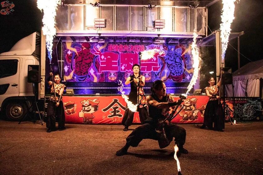 全肉祭のファイヤーパフォーマンス