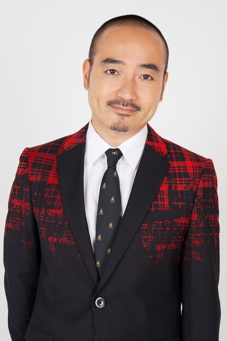 岩崎う大（かもめんたる）のポートレート写真