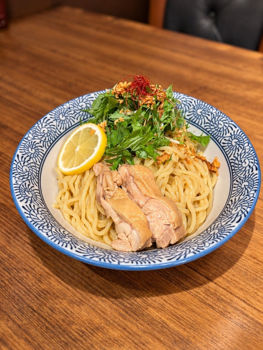 麺屋NOBUNAGA「NOBUNAGA流 油そば」の器に盛り付けられた一杯