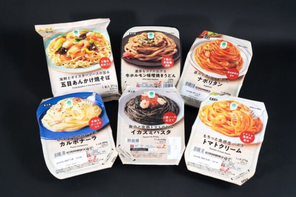 ファミマル冷凍食品5商品とイカスミパスタの集合