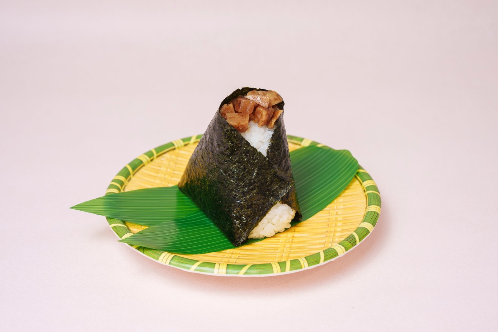 コラボメニュー「天狗の台所」たけのこおにぎり(イメージ)