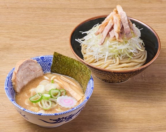 白髪ネギとチャーシューをたっぷり盛り付けた次念序のネギチャーシューつけめん