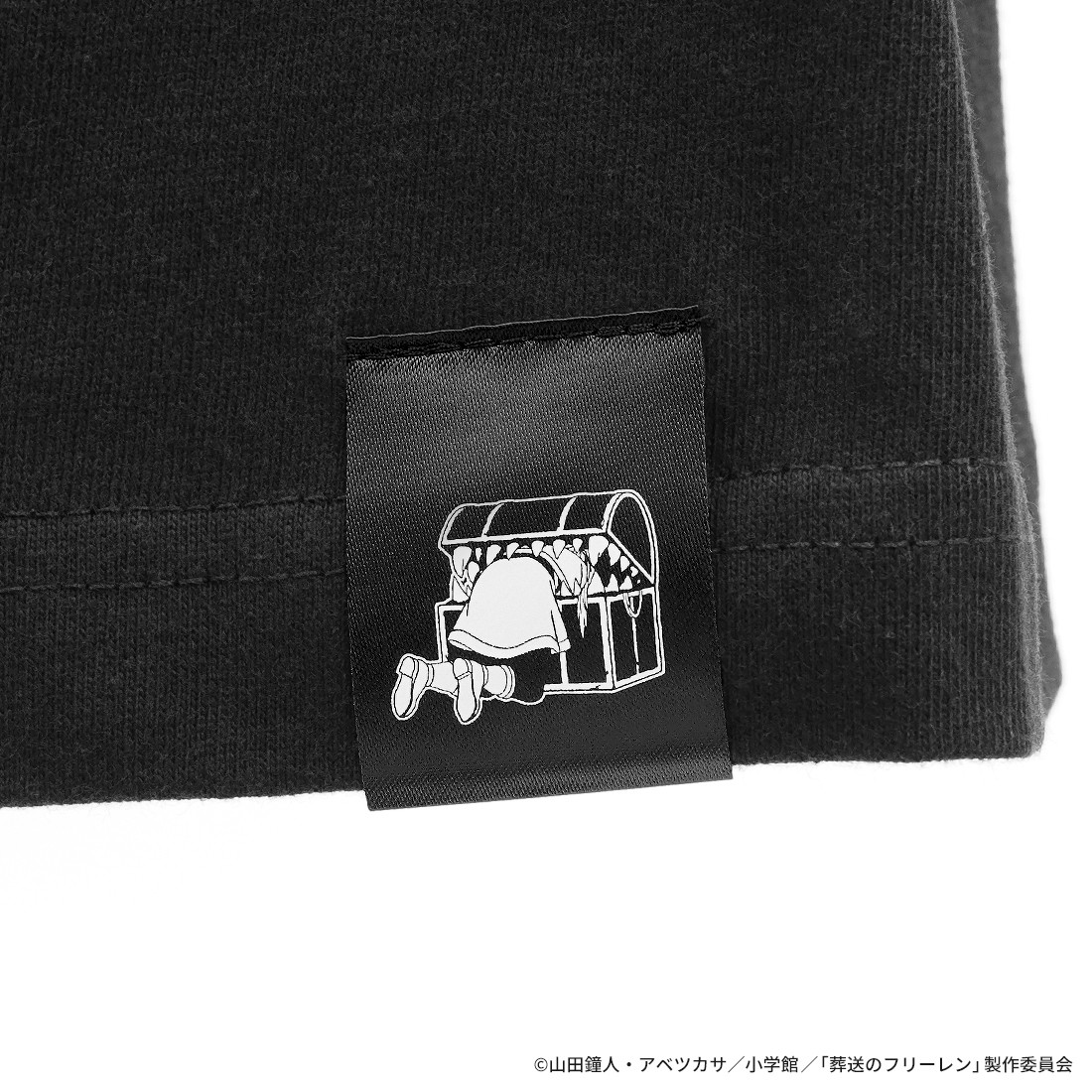 アートTシャツ 魔法の高み 裾タグ