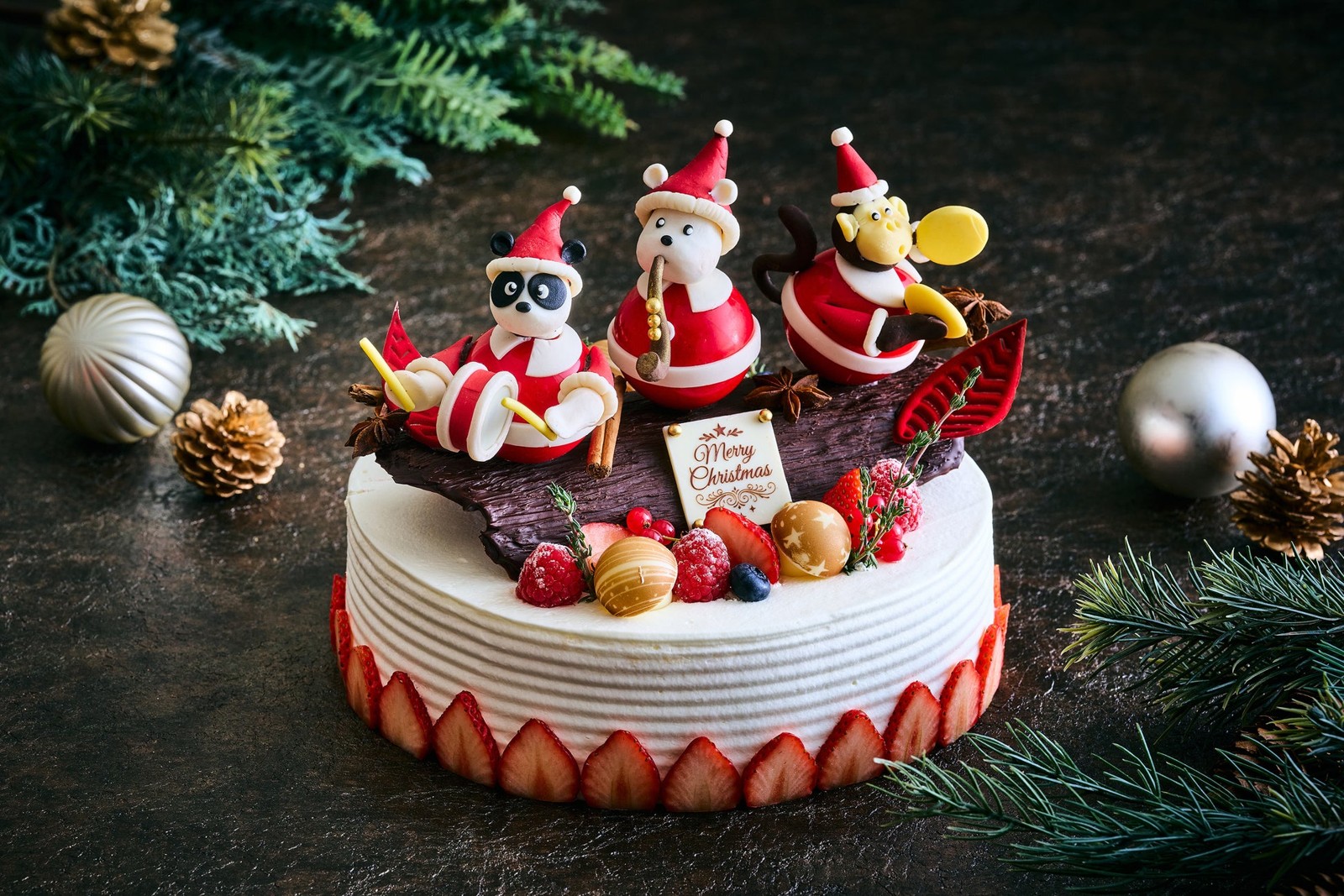 森の音楽隊、パンダ・白くま・猿のチョコレート飾りが乗ったクリスマスケーキ